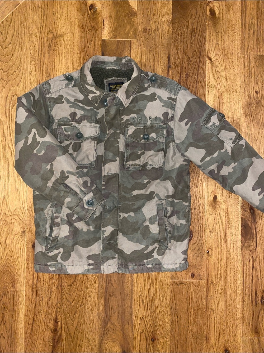 Boys Medium Old Navy Army fleece lined camo coat.